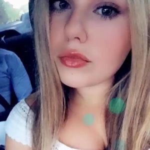 Meet your Posher, Cassandra